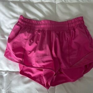 Lululemon Sonic Pink Hotty Hot Low Rise Lined Short 2.5”